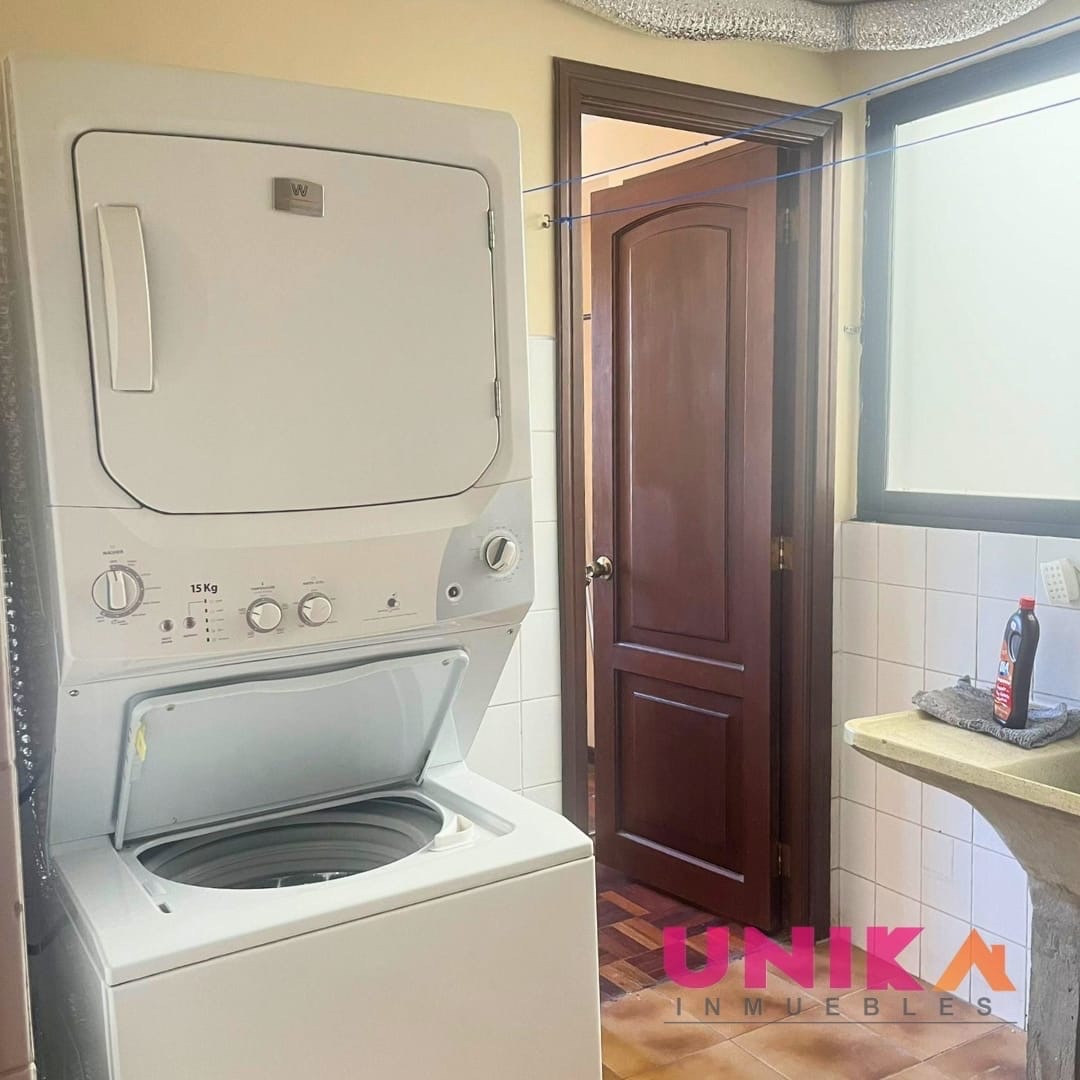 Departamento en AlquilerHermoso Penthouse Duplex Semi Amueblado, con lindas vista , Calacoto  3 dormitorios 4 baños 2 parqueos Foto 11