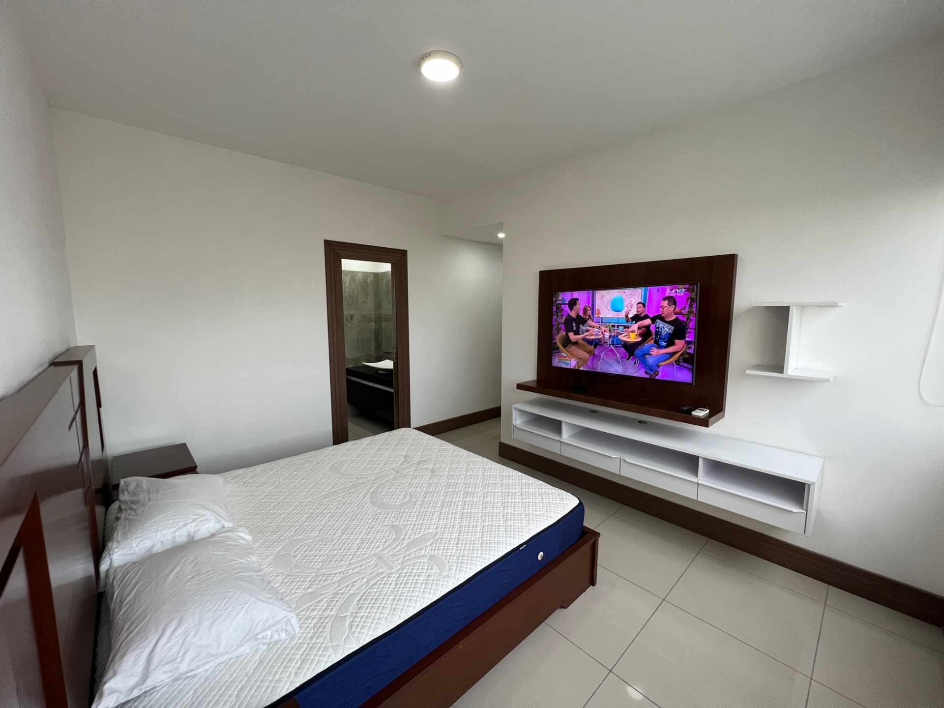 Departamento en AlquilerCondominio La Boutique, Equipetrol, 2do. y 3er. Anillo, cerca de todo.  2 dormitorios 2 baños 1 parqueos Foto 5