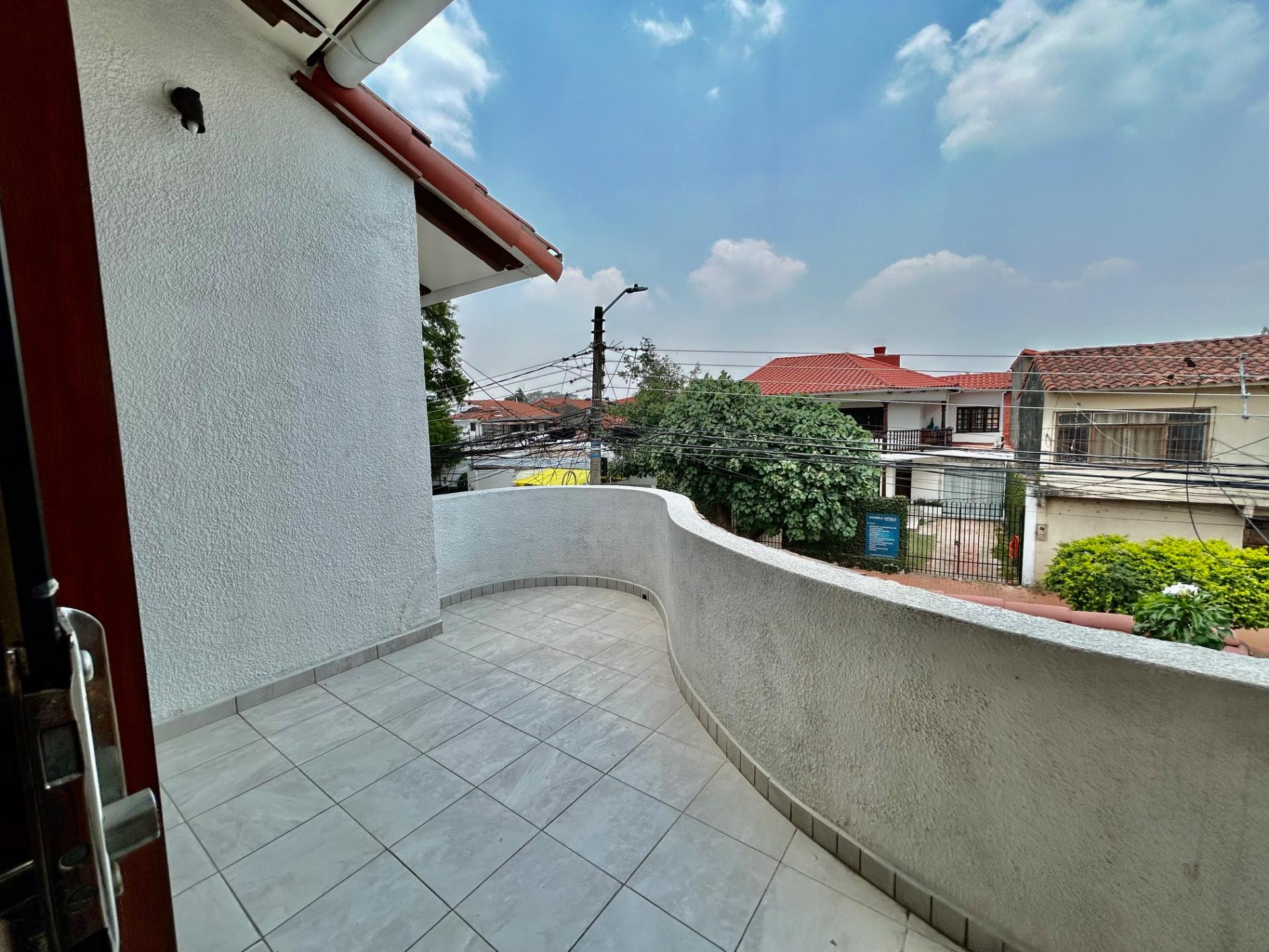 Casa A solo 1 cuadra del segundo anillo calle ballivian Foto 6