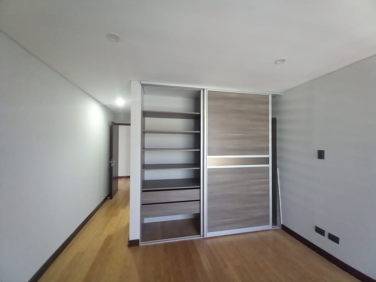 Departamento en AlquilerCalacoto calle 17 3 dormitorios 3 baños 1 parqueos Foto 8