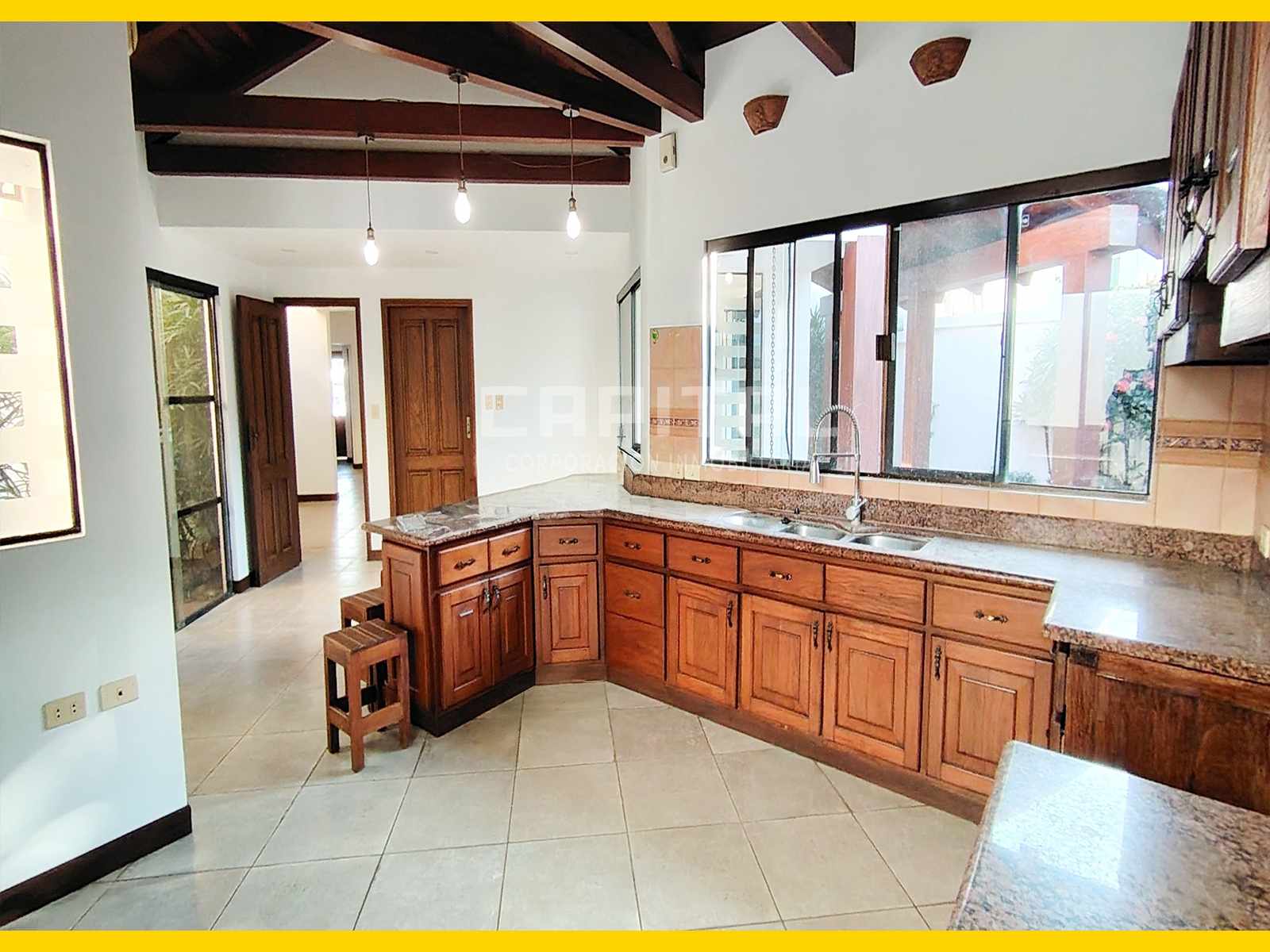 Casa en Entre 4to y 5to anillo Norte en Santa Cruz de la Sierra 2 dormitorios 5 baños 3 parqueos Foto 14