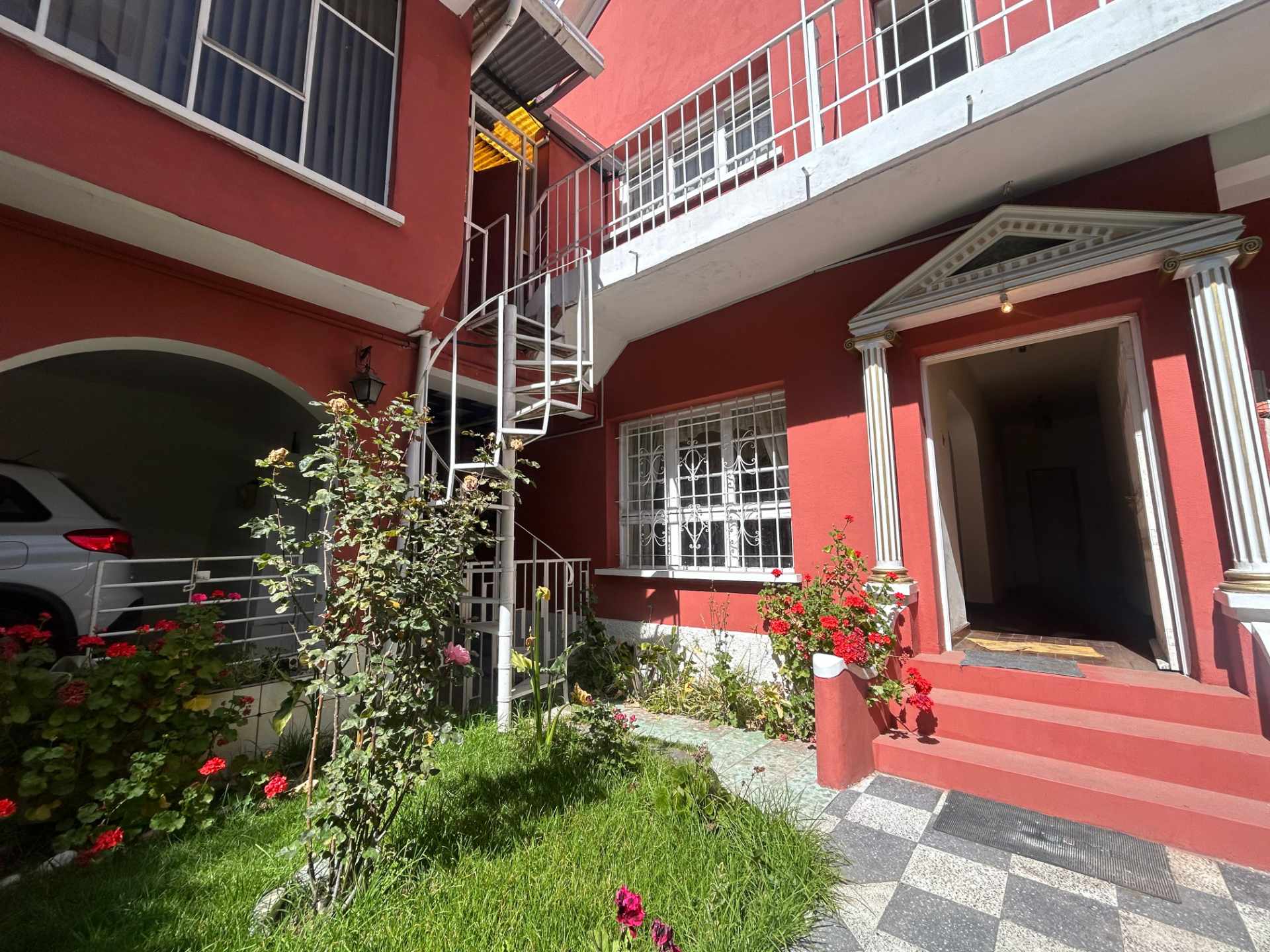 Casa en Miraflores en La Paz 3 dormitorios 3 baños 1 parqueos Foto 3