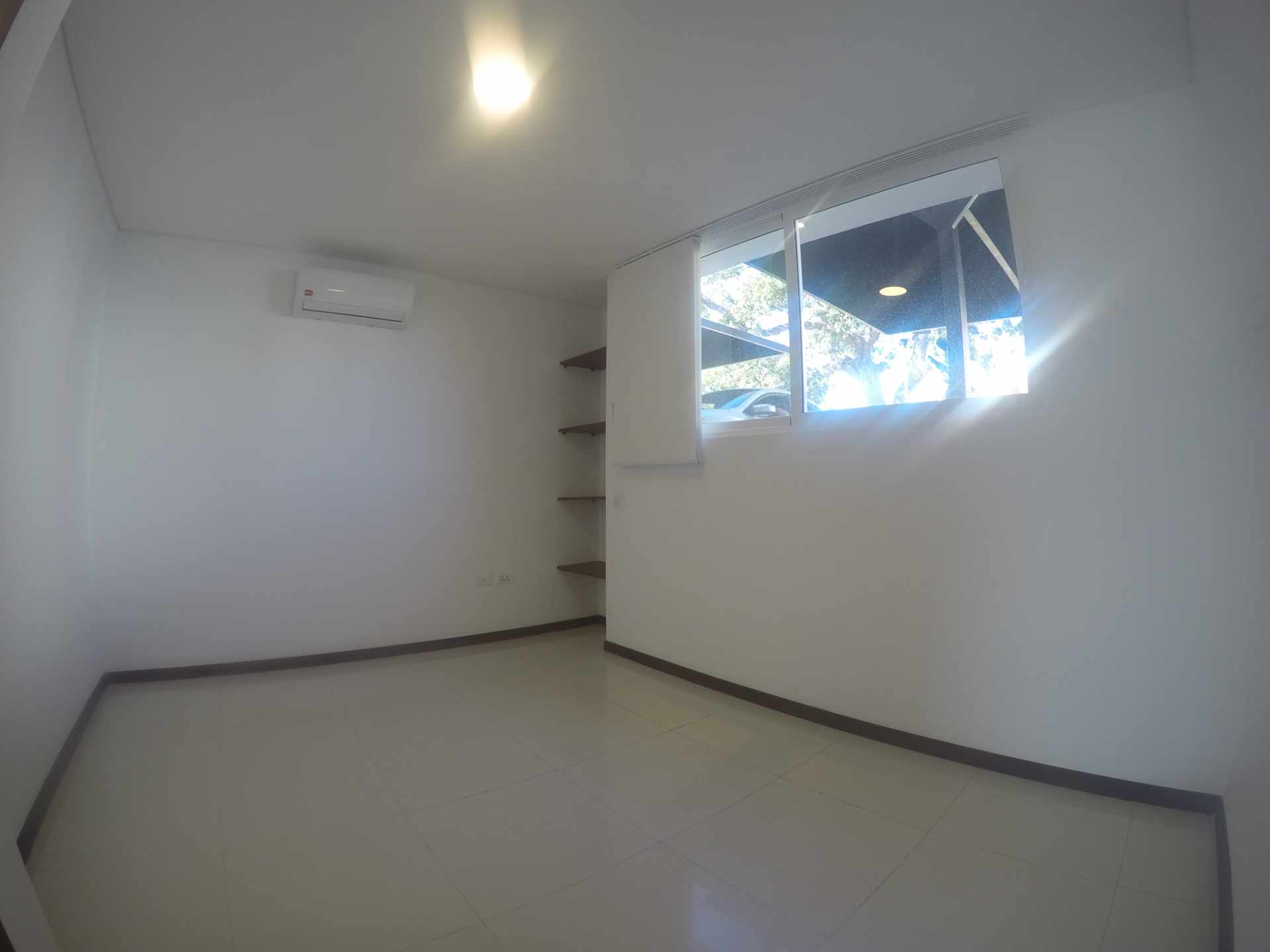 Casa en Entre 4to y 5to anillo Norte en Santa Cruz de la Sierra 3 dormitorios 4 baños 2 parqueos Foto 5