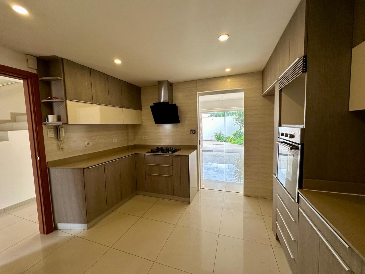 Casa en VentaEn Venta Hermosa Casa de 4 Dormitorios en Condominio en Av. Piraí Zona de Condominios Foto 15