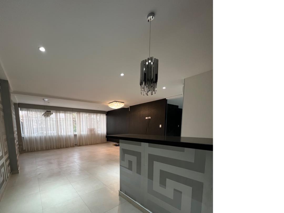 En Alquiler a $us 750 Foto 1