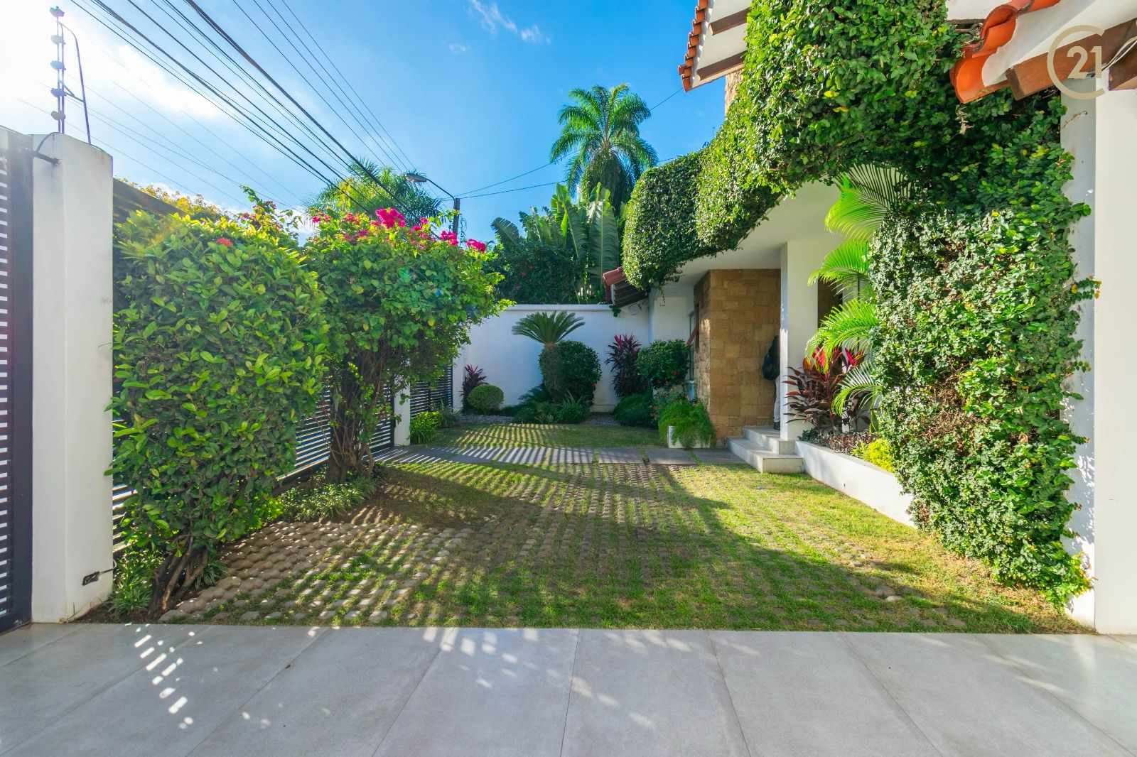 Casa en VentaCASA EN VENTA AV. LA BARRANCA 2do Y 3er ANILLO   Foto 4
