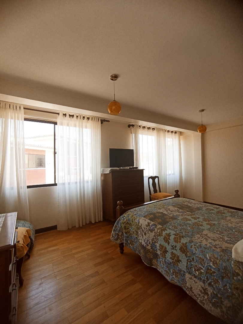 Casa en VentaACHUMANI LOMAS DE ACHUMANI  3 dormitorios 4 baños 2 parqueos Foto 6