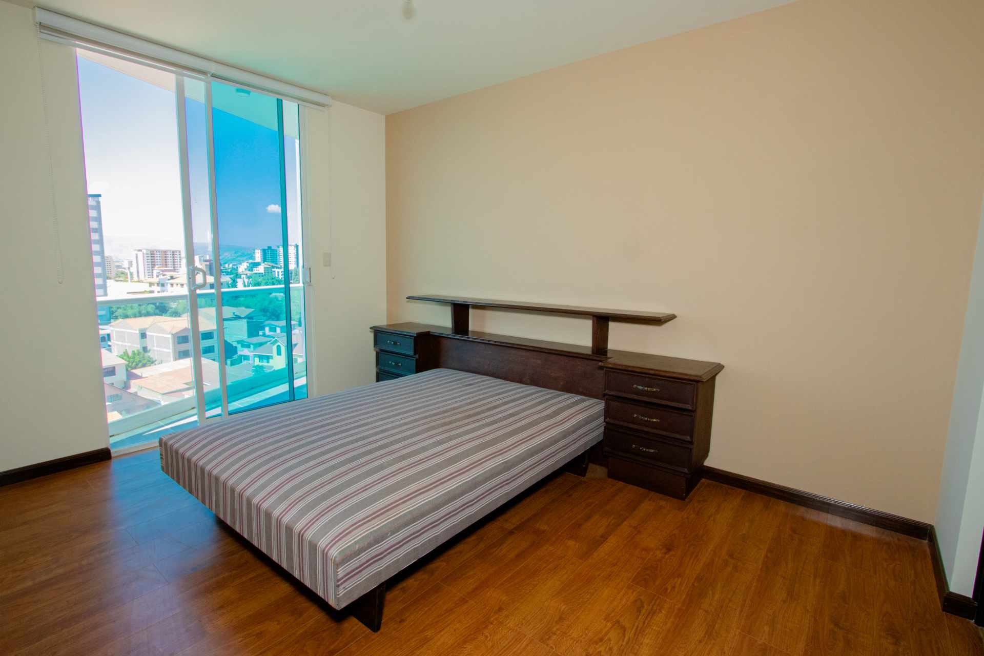 Departamento en VentaEDIF. L´ESSENCE SOBRE AV. WIRACOCHA CASI AV.MELCHOR PEREZ - ZONA SARCO 3 dormitorios 2 baños 1 parqueos Foto 11