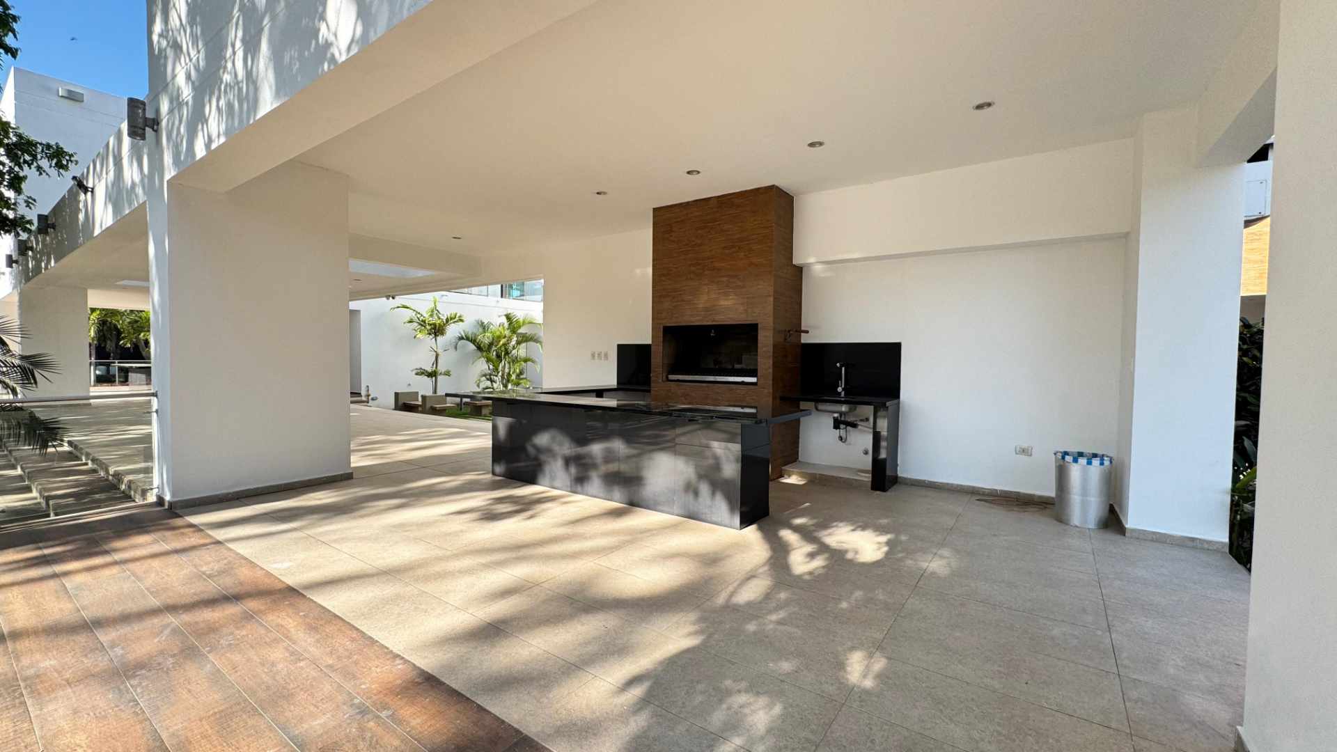 Departamento en Entre 8vo y 9no anillo Norte en Santa Cruz de la Sierra 4 dormitorios 4 baños 2 parqueos Foto 21