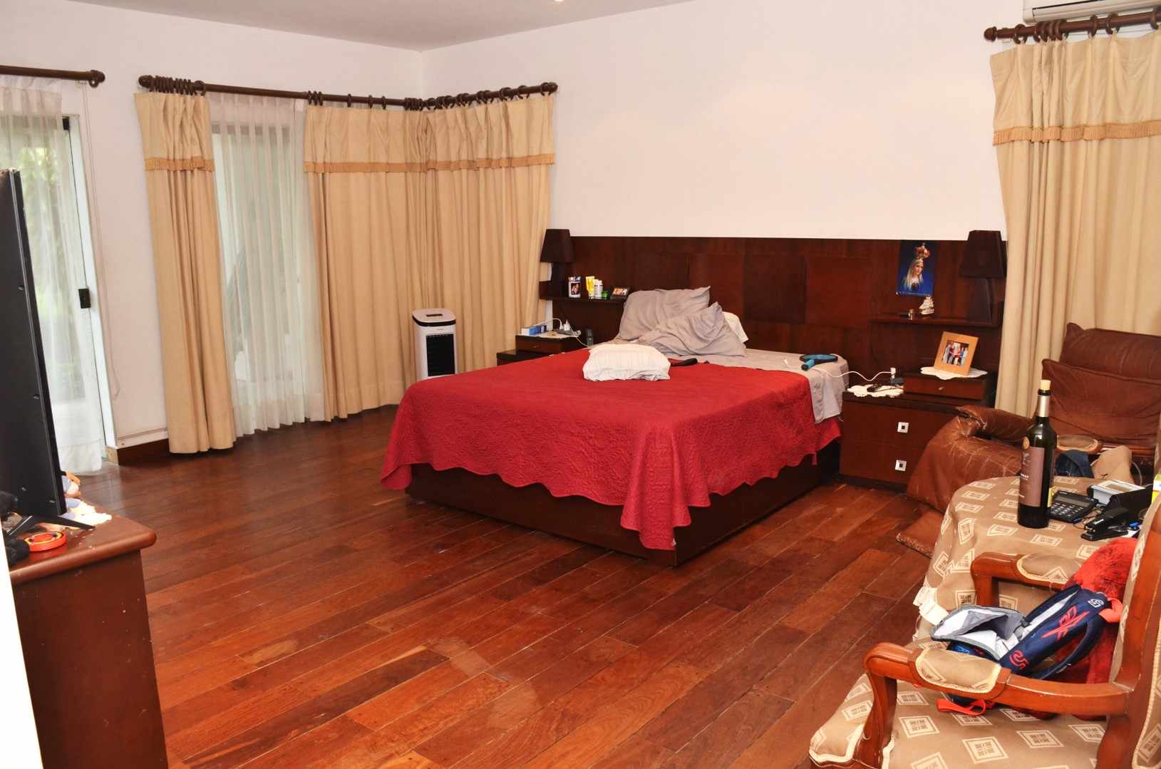 Casa en Entre 2do y 3er anillo Norte en Santa Cruz de la Sierra 5 dormitorios 4 baños 2 parqueos Foto 14