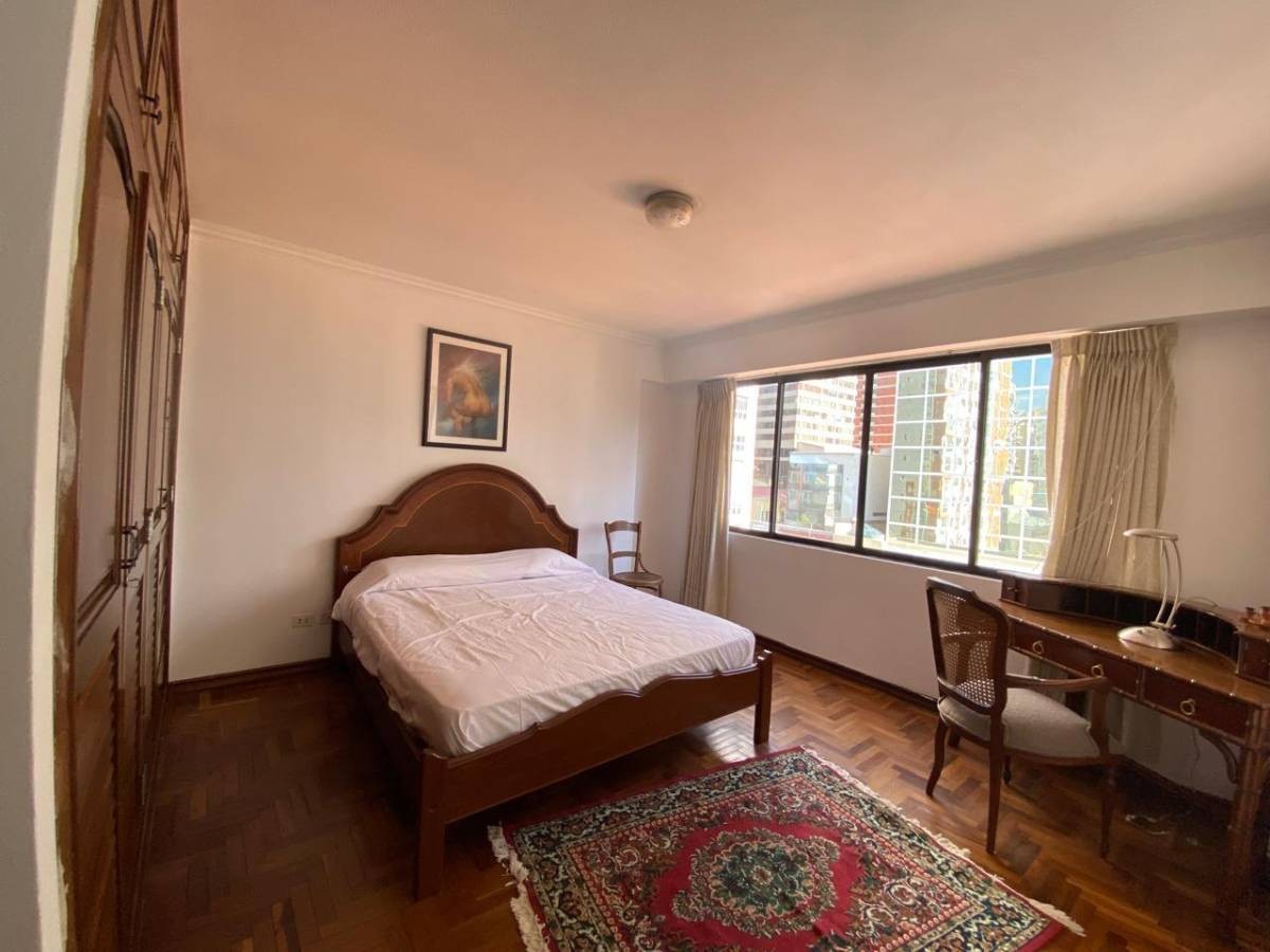 Departamento en San Jorge en La Paz 4 dormitorios 4 baños 1 parqueos Foto 9