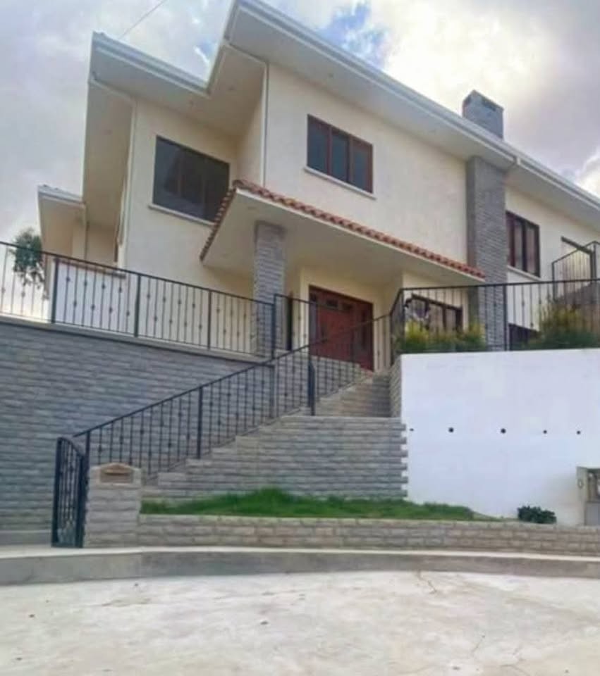 Casa en Aranjuez en La Paz 5 dormitorios 6 baños 2 parqueos Foto 1