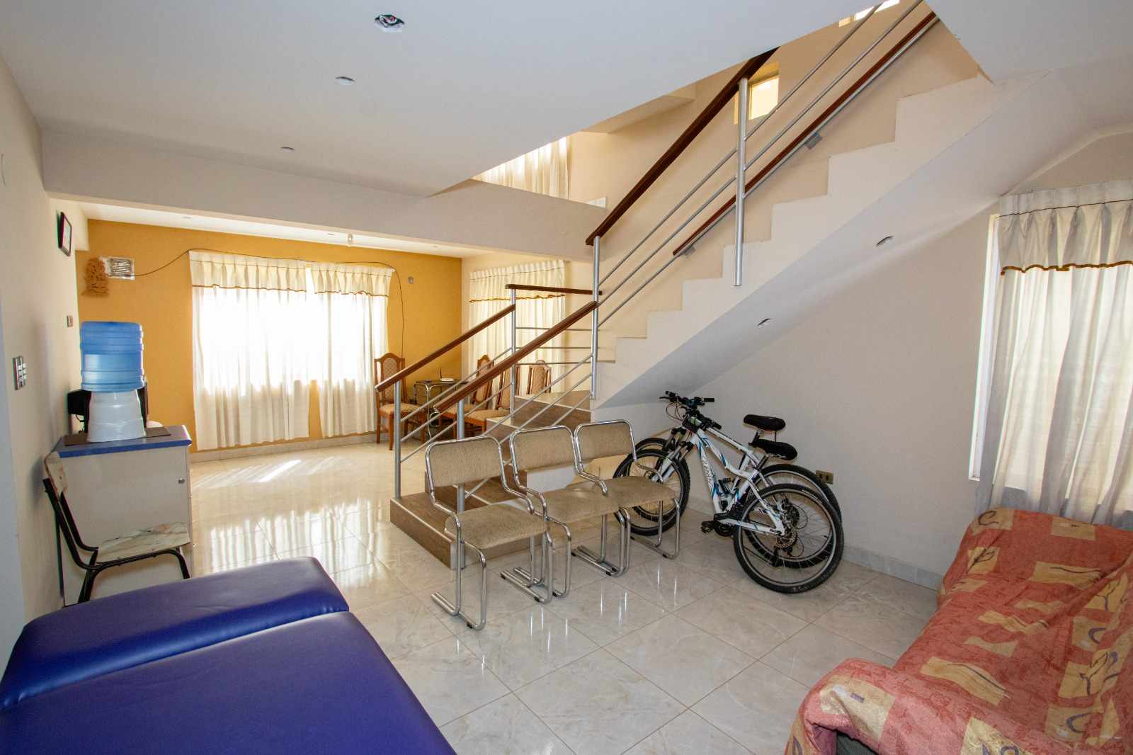 Casa en VentaAv. República - Y Av. 6 de agosto Sur 3 dormitorios 2 baños 2 parqueos Foto 10