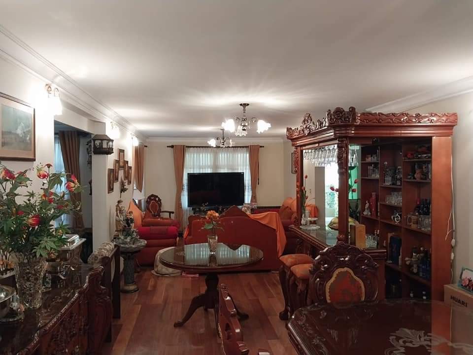 Casa en VentaZona sur de la ciudad, en Achumani sobre la Av del Aviador, a la altura de la calle 16. Atrás del supermercado Ketal Foto 24