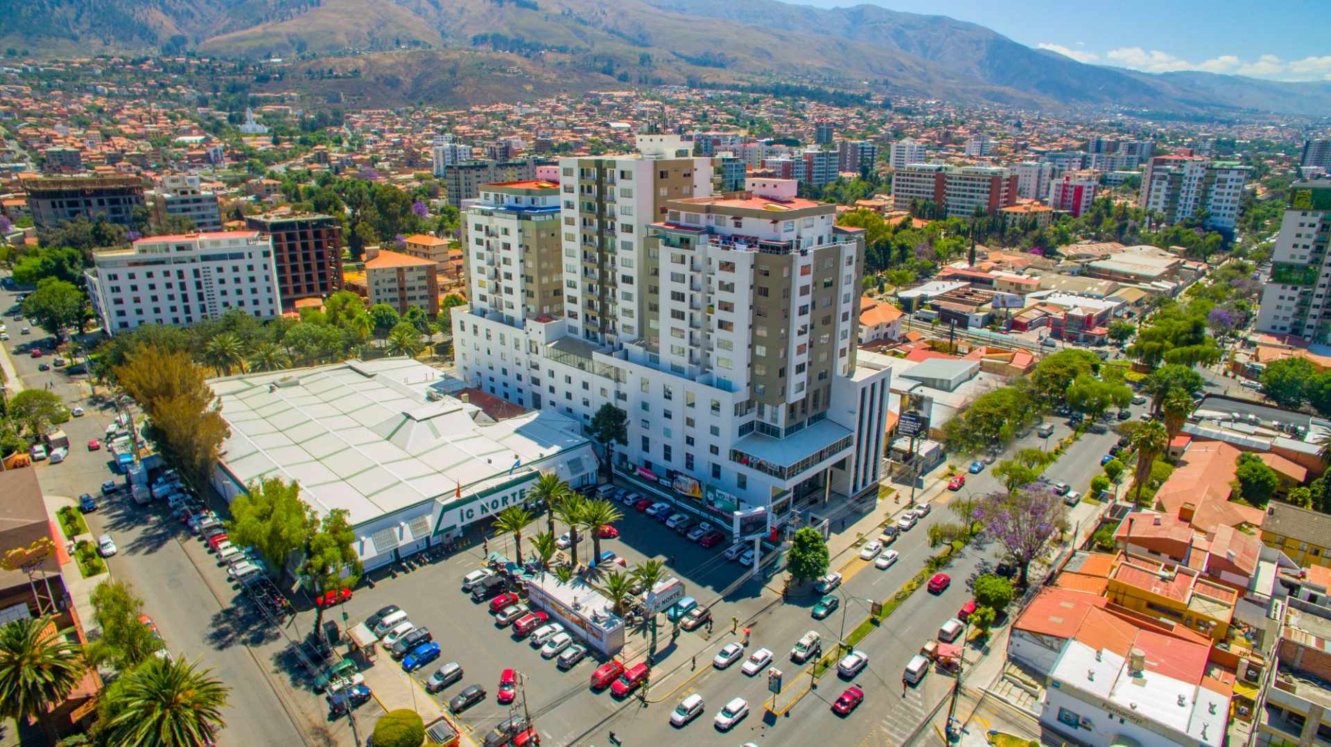 Departamento en Queru Queru en Cochabamba 3 dormitorios 2 baños 1 parqueos Foto 2
