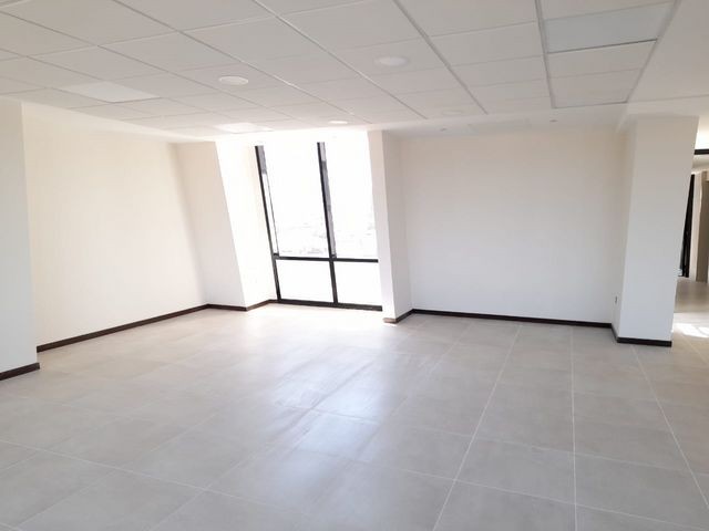 Oficina en VentaAV. VELARDE  4 dormitorios 2 baños  Foto 3