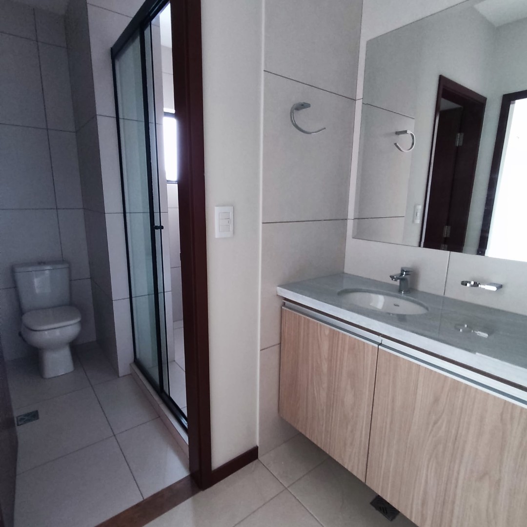 Departamento en Entre 1er y 2do anillo Oeste en Santa Cruz de la Sierra 2 dormitorios 2 baños  Foto 5