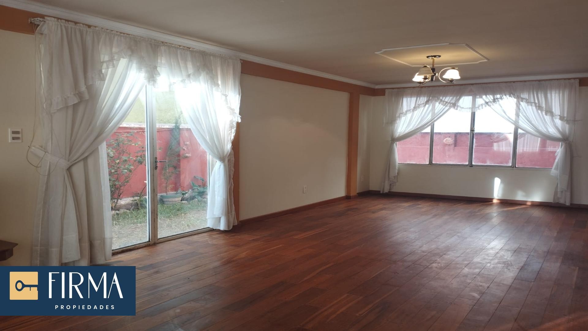 Casa en VentaCASA EN VENTA, COTA COTA 3 dormitorios 4 baños 1 parqueos Foto 10