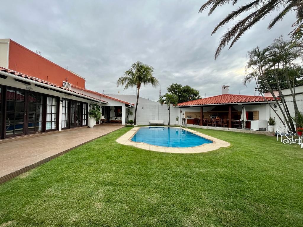 Casa en VentaZONA SANTOS DUMONT 2DO ANILLO 6 dormitorios 4 baños 4 parqueos Foto 1