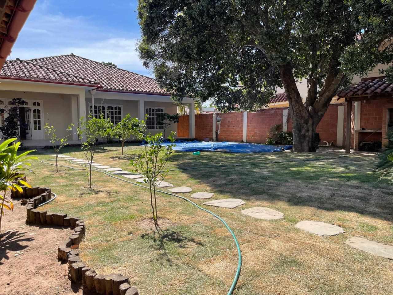Casa en VentaAmplia y Hermosa casa de Una planta -  Zona Norte entre 6to y 7mo Anillo Foto 1
