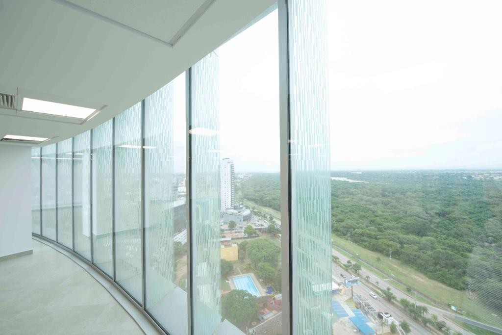 Oficina en Equipetrol en Santa Cruz de la Sierra 1 dormitorios 1 baños  Foto 10