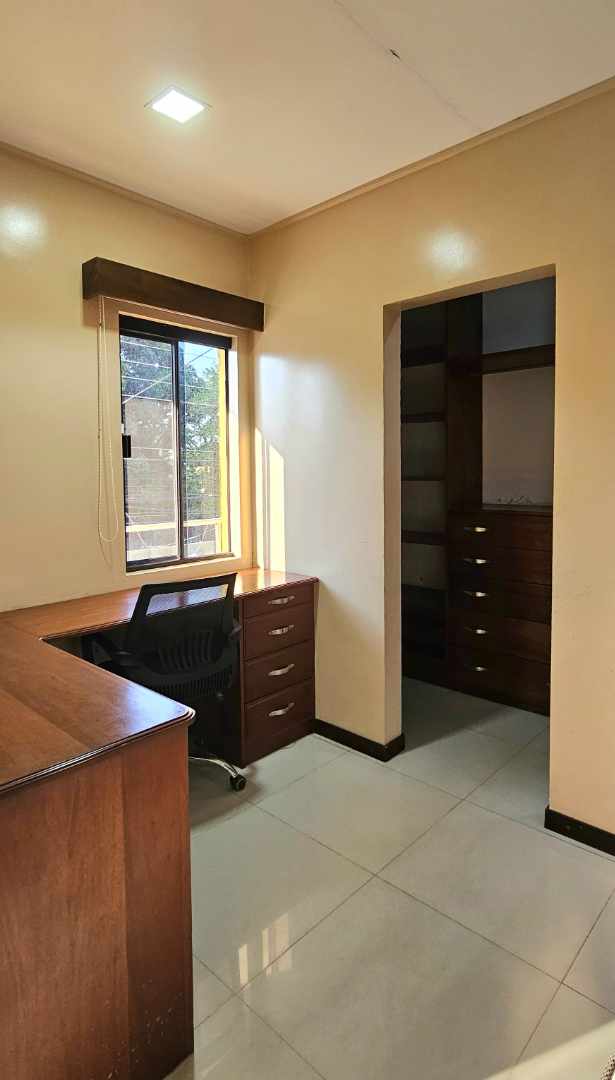 Departamento en AlquilerAv. Brasil 4to anillo 
Atrás del Hospital Guaracachi 

Dpto de 2 DORMITORIOS en Suite 

Bs. 3.000.- 2 dormitorios 2 baños 1 parqueos Foto 17