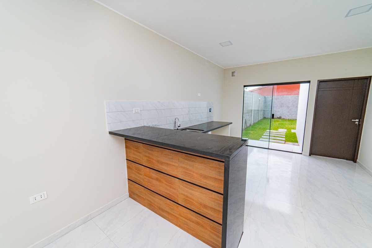 Casa en Doble vía La Guardia en Santa Cruz de la Sierra 3 dormitorios 2 baños 2 parqueos Foto 3