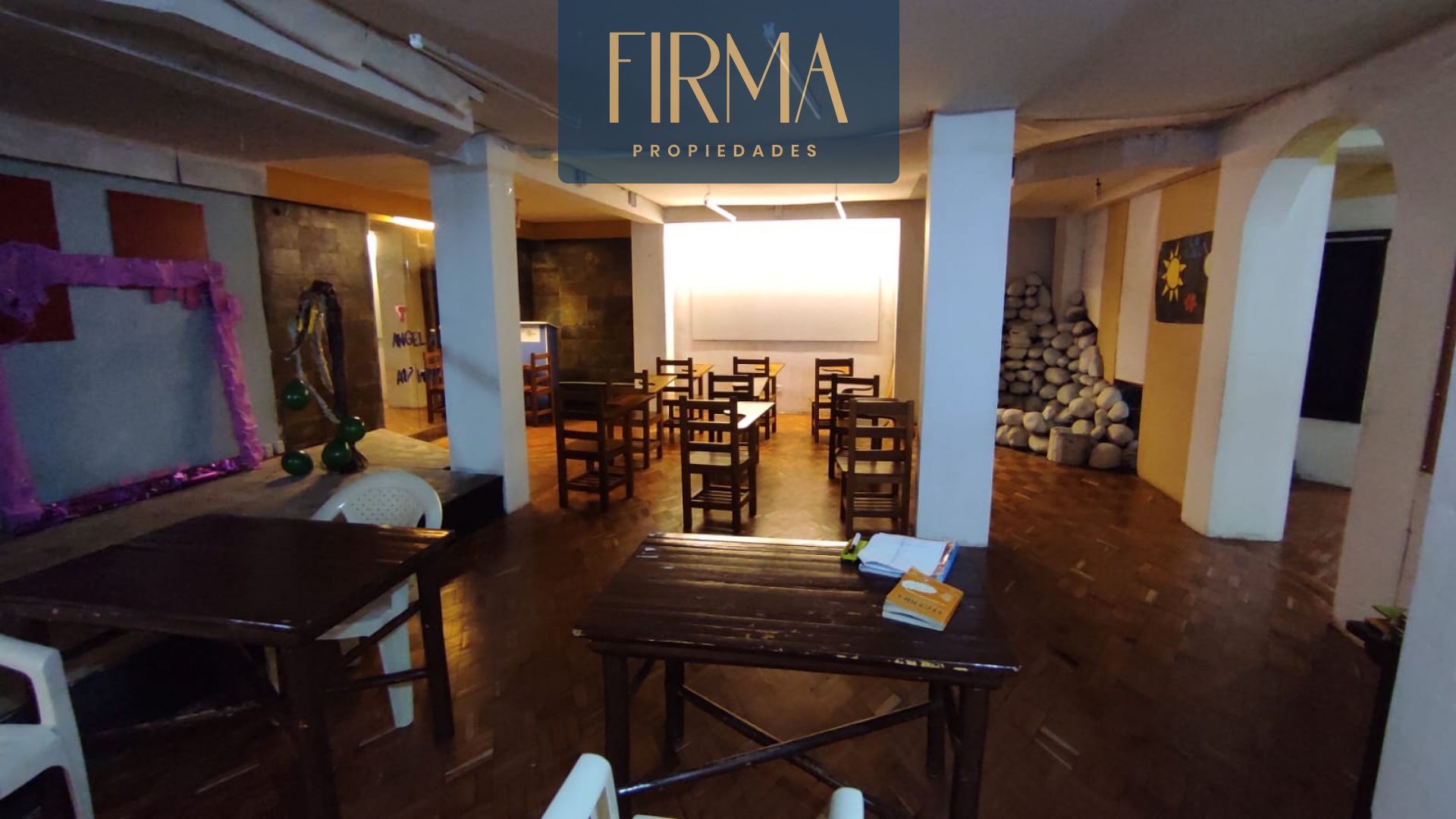 Local comercial en Achumani en La Paz  5 baños  Foto 11