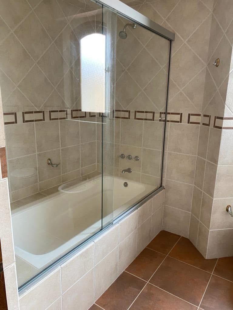 Casa en AlquilerBonita Casa en Alquiler 4 dormitorios
en suite, Auquisamaña 4 dormitorios 6 baños 3 parqueos Foto 11