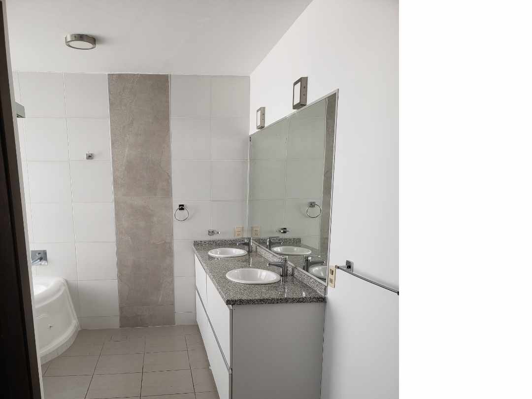 Casa en VentaCalle 2 #98 Urb. Los Olivos 5 dormitorios 4 baños 3 parqueos Foto 9