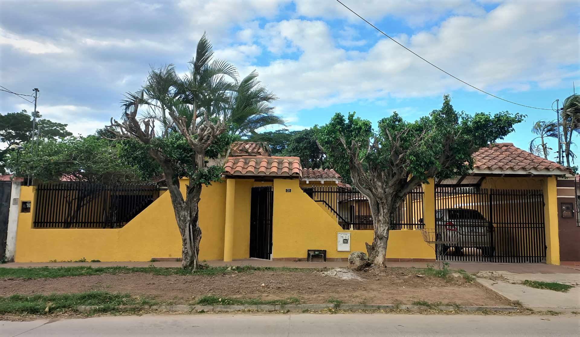 Casa Av. Los Pinos, Urb. Toborochi, Zona Sur Foto 1