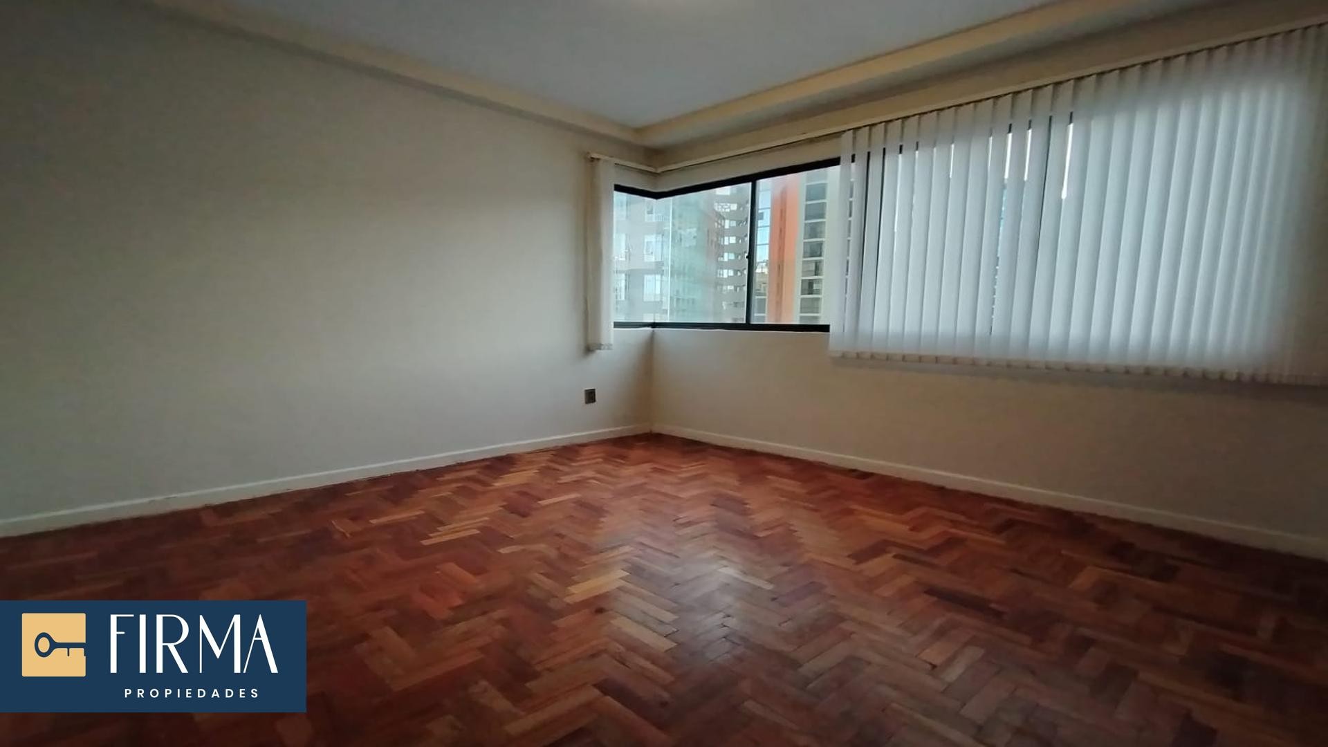 Departamento en San Jorge en La Paz 4 dormitorios 4 baños 1 parqueos Foto 20