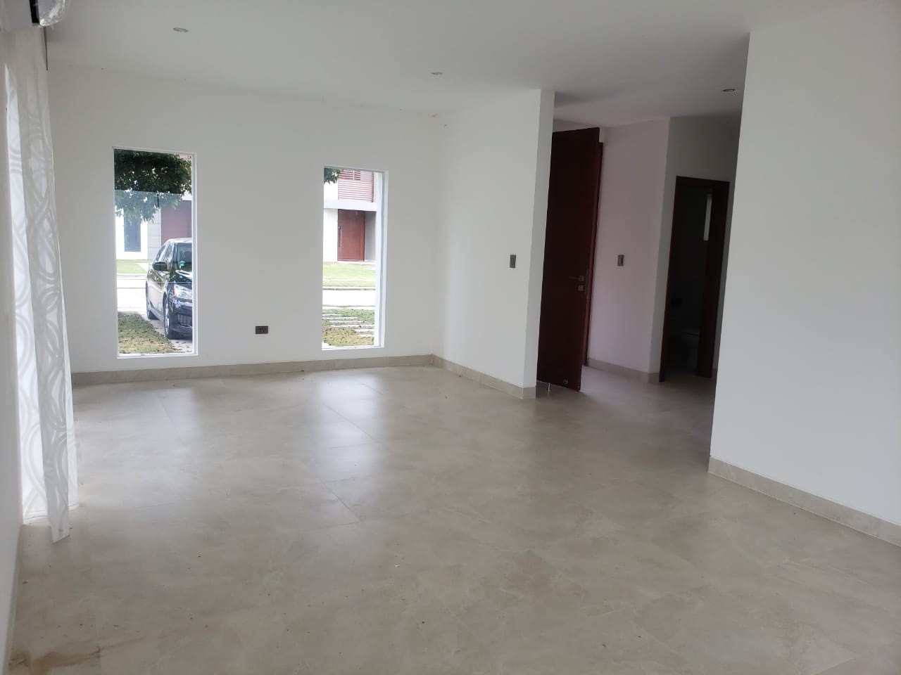 Casa en VentaAV. BANZER KM 8 AL NORTE URBANIZACION BOSQUE DE LA COLINA Foto 5