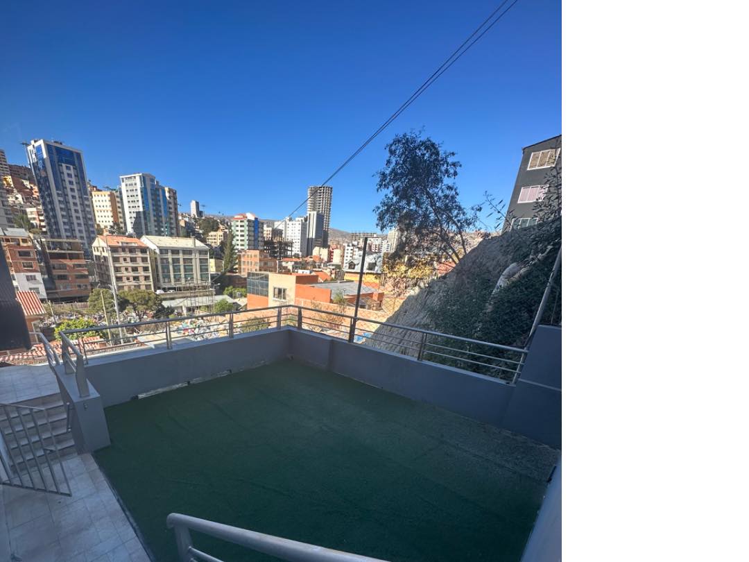 Departamento en VentaDEPARTAMENTO EN VENTA!! Obrajes avenida costanera a una cuadra del cementerio jardín  2 dormitorios 2 baños 1 parqueos Foto 16