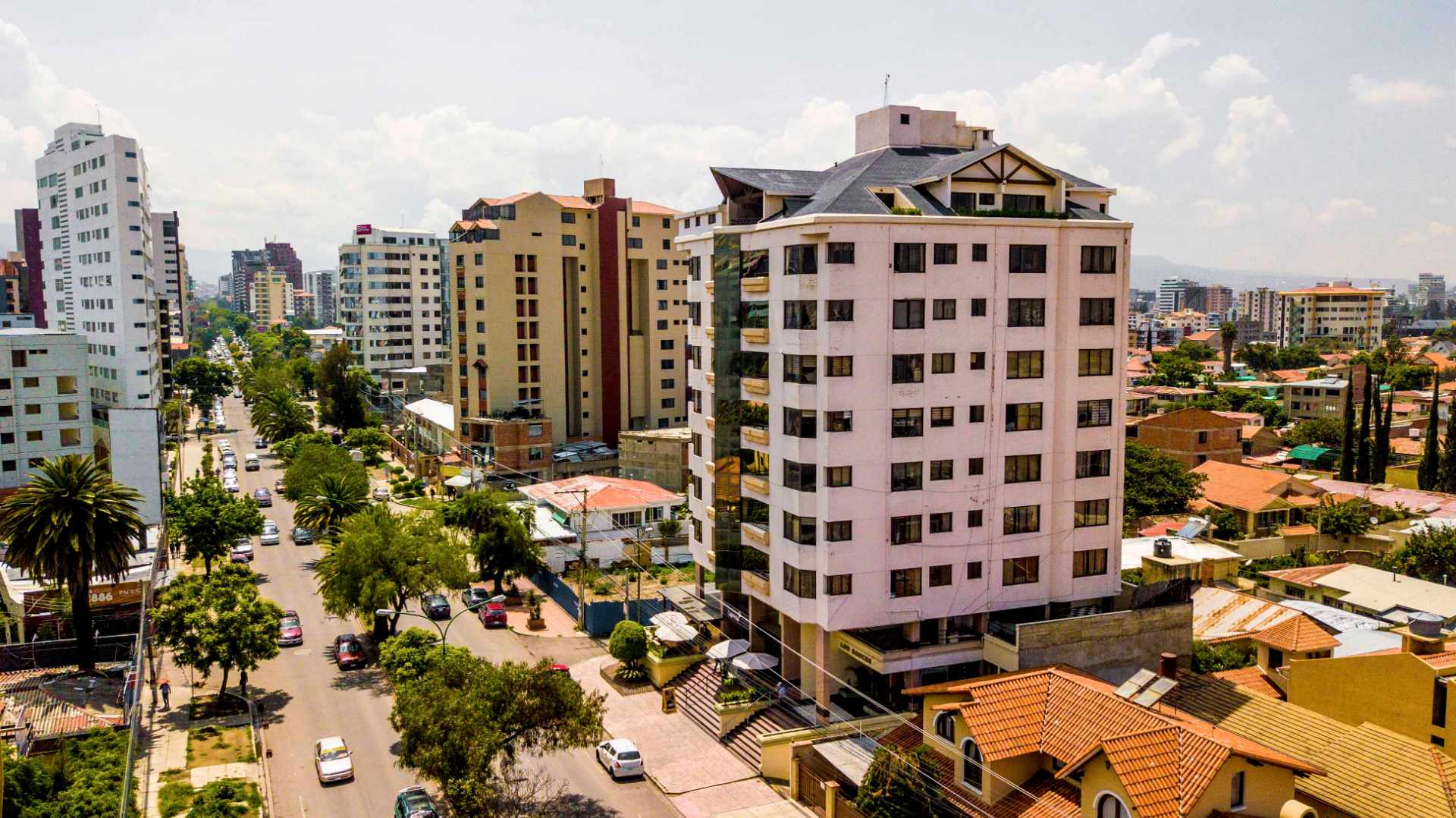 Departamento en Cala Cala en Cochabamba 4 dormitorios 5 baños 1 parqueos Foto 1