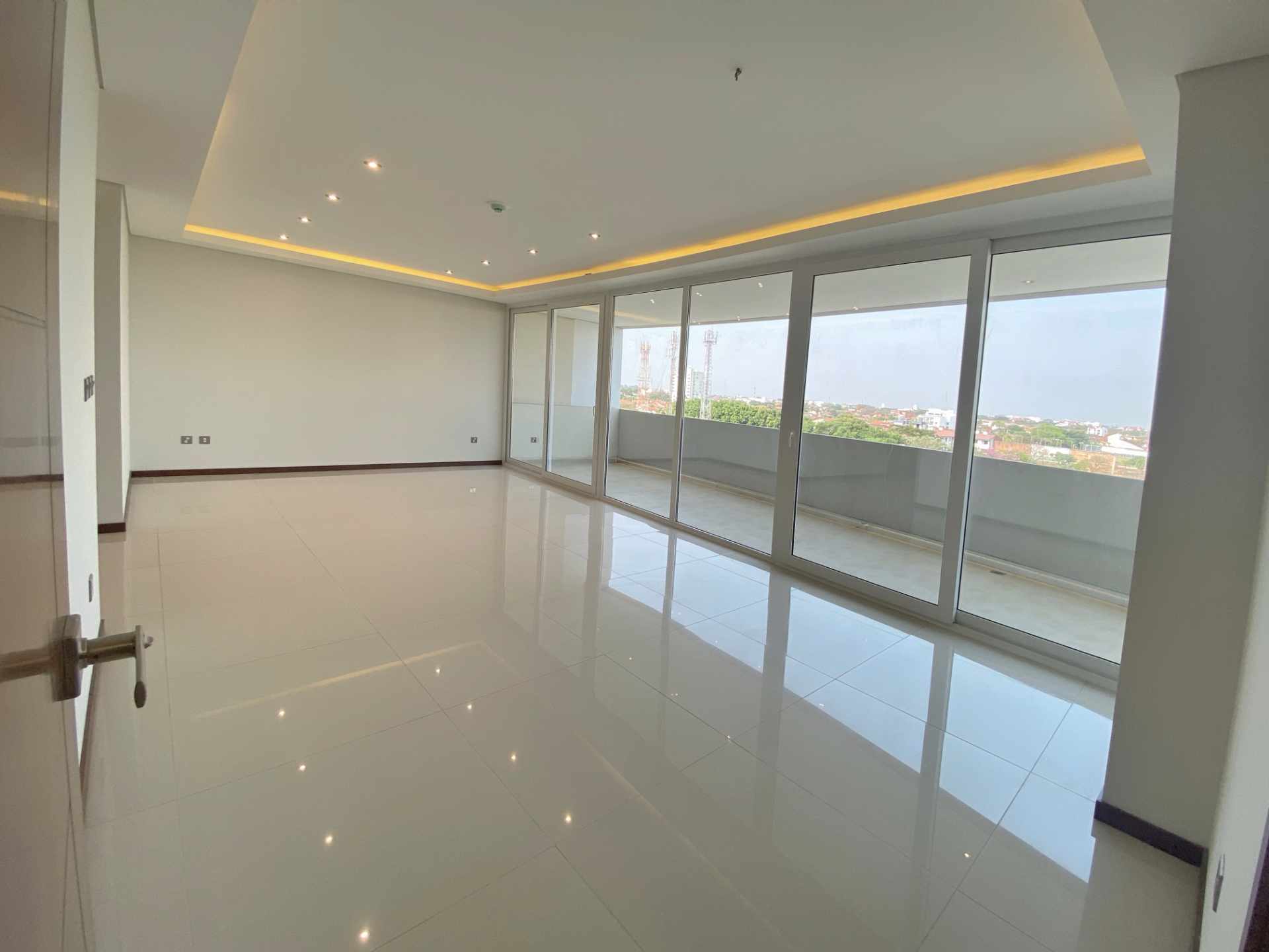 Departamento en Entre 2do y 3er anillo Oeste en Santa Cruz de la Sierra 3 dormitorios 3 baños 1 parqueos Foto 15