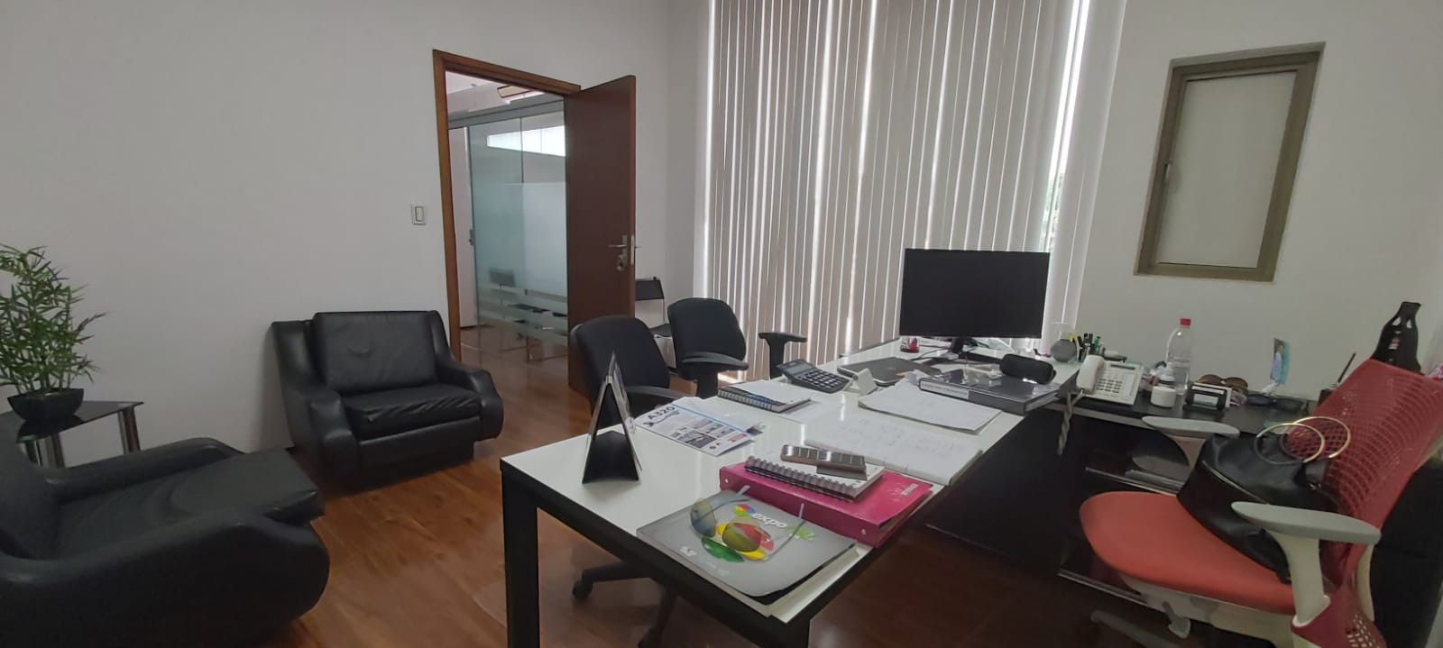 Oficina Edif. Spazio Uno, Av. Beni entre 2do y 3er anillo. Foto 5