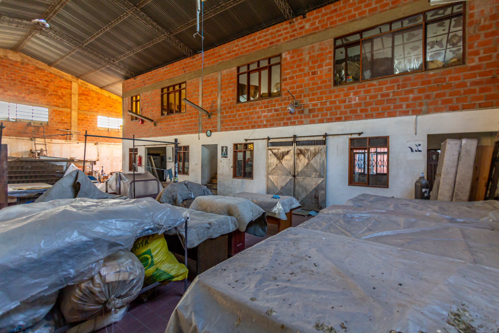 Casa en Entre 4to y 5to anillo Sur en Santa Cruz de la Sierra 5 dormitorios 5 baños 8 parqueos Foto 14