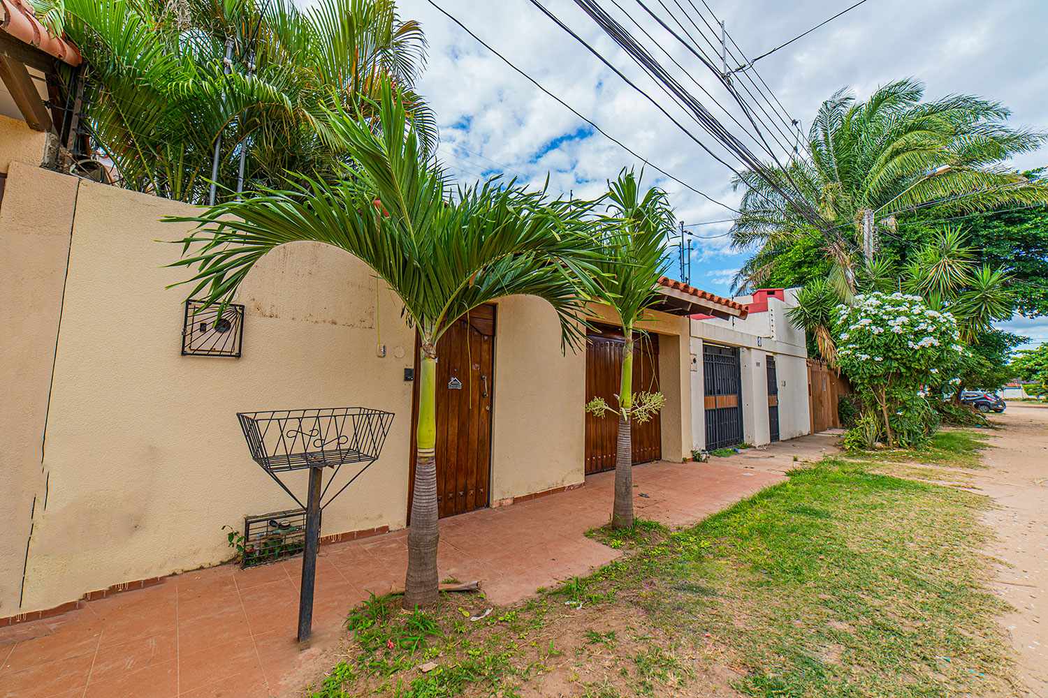 Casa en Entre 5to y 6to anillo Norte en Santa Cruz de la Sierra 4 dormitorios 3 baños 2 parqueos Foto 1