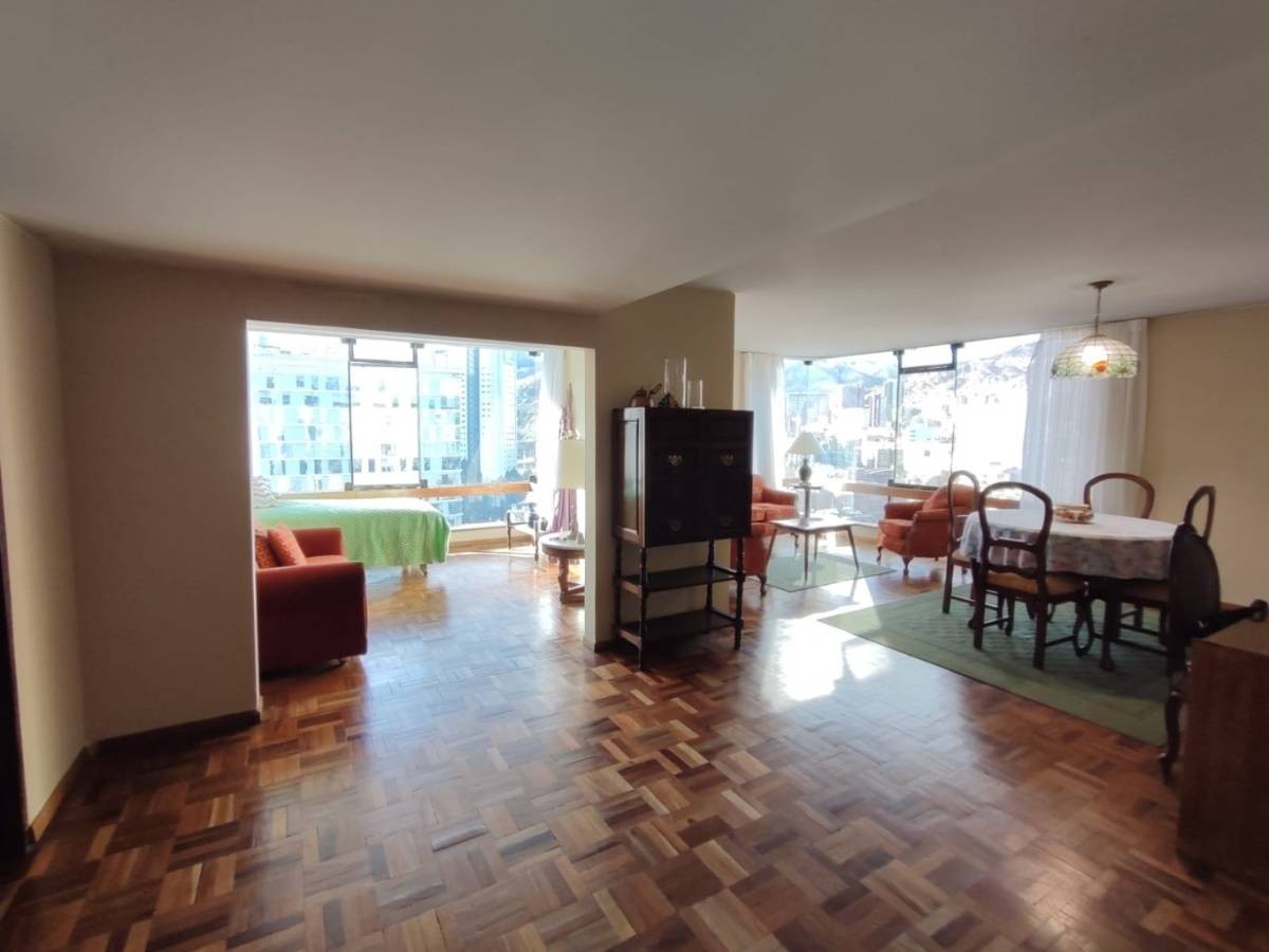 Departamento en San Jorge en La Paz 2 dormitorios 3 baños 1 parqueos Foto 4