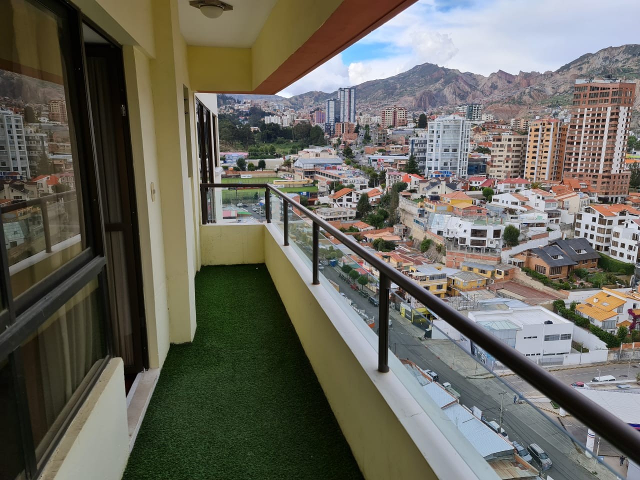 Departamento en Calacoto en La Paz 2 dormitorios 2 baños  Foto 5