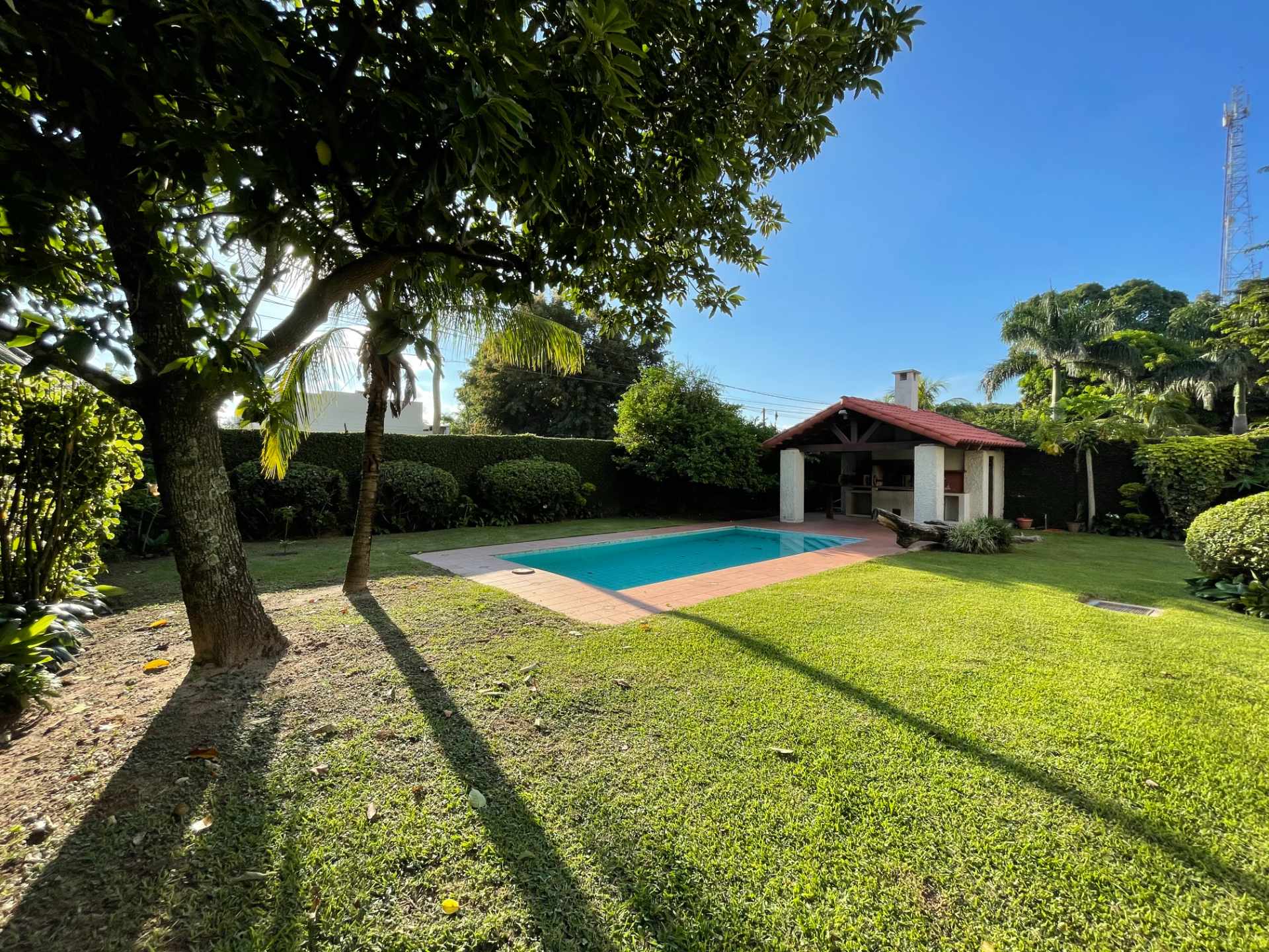 Casa en Entre 4to y 5to anillo Oeste en Santa Cruz de la Sierra 3 dormitorios 6 baños 4 parqueos Foto 8