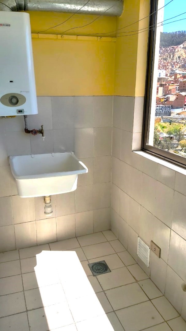 Departamento en San Jorge en La Paz 3 dormitorios 3 baños  Foto 27