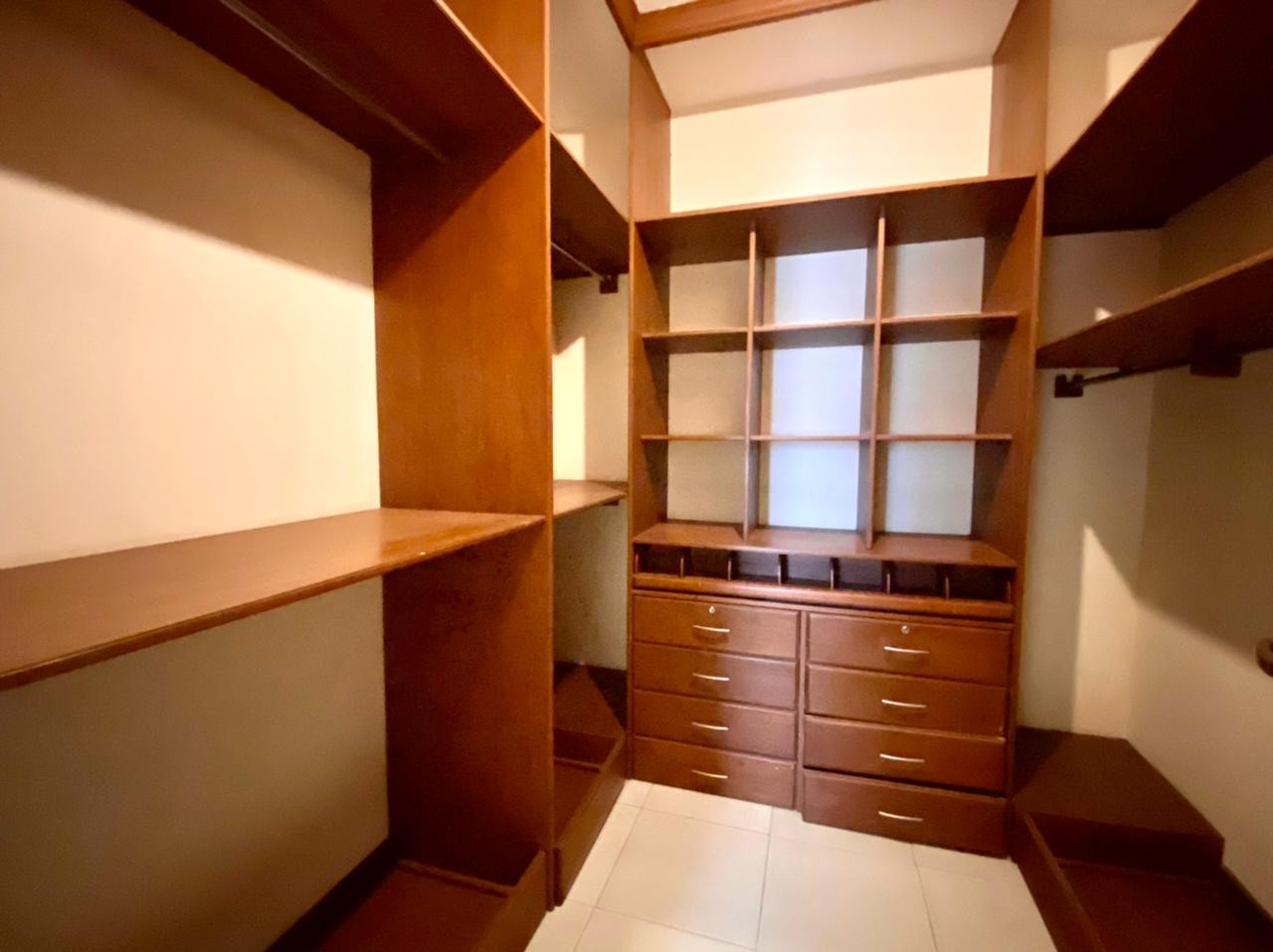 Casa en VentaBarrio Urbarí, Av. Piraí calle Baracea Foto 17