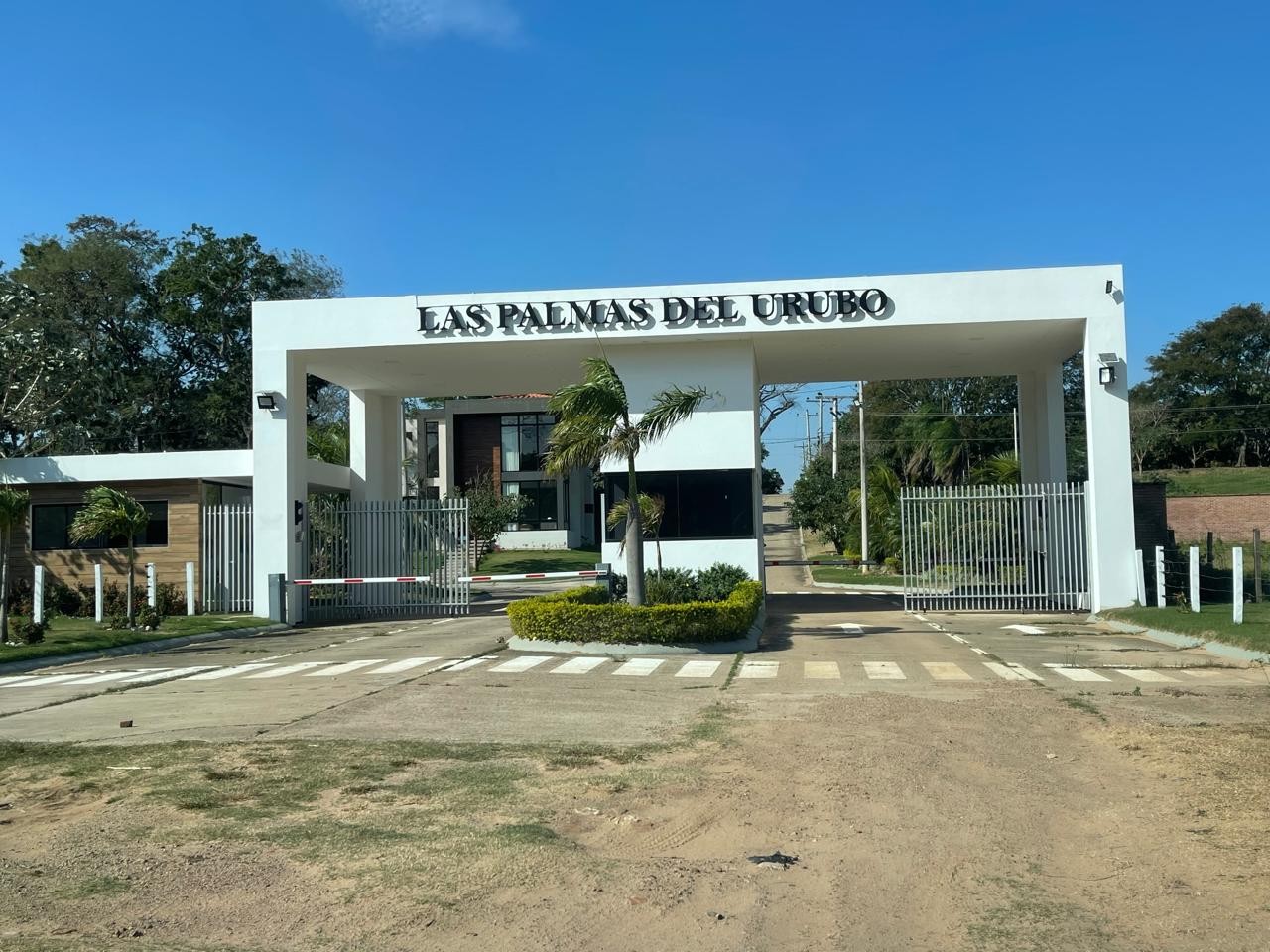 Terreno en VentaHermosos terrenos en altura en condominio Las Palmas del Urubo I    Foto 2