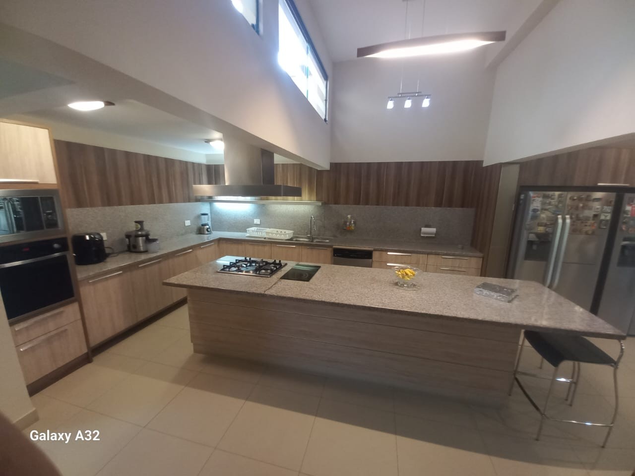 Casa en Entre 3er y 4to anillo Norte en Santa Cruz de la Sierra 4 dormitorios 6 baños 3 parqueos Foto 6