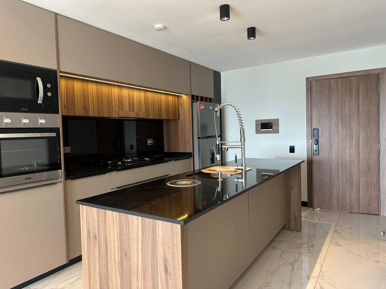 Departamento en AlquilerEQUIPETROL SKY MOON 
DEPARTAMENTO EN ALQUILER 
A ESTRENAR 2 DORMITORIOS  2 dormitorios 3 baños 1 parqueos Foto 1