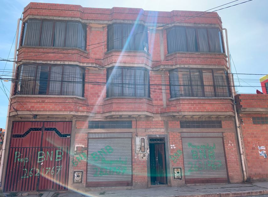 Casa en VentaZona Villa Dolores F sector Franz Tamayo, Avenida América No.4 Ciudad de El Alto 8 dormitorios 6 baños 2 parqueos Foto 1