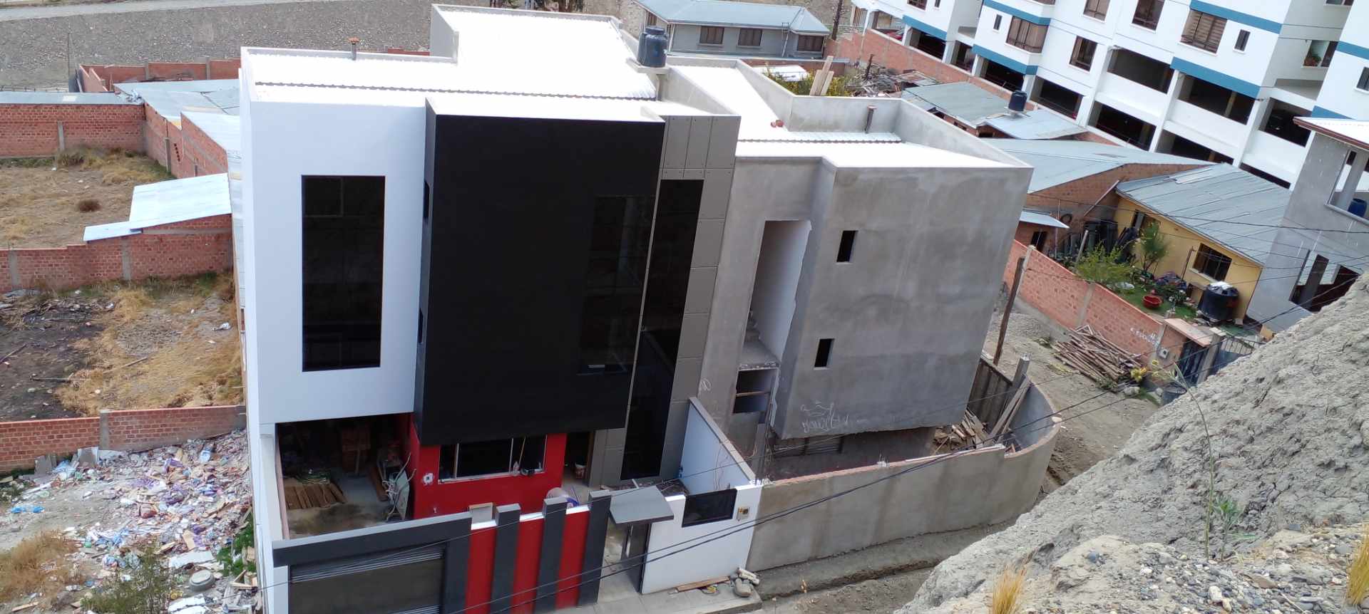 Casa en Irpavi en La Paz 4 dormitorios 4 baños 1 parqueos Foto 1