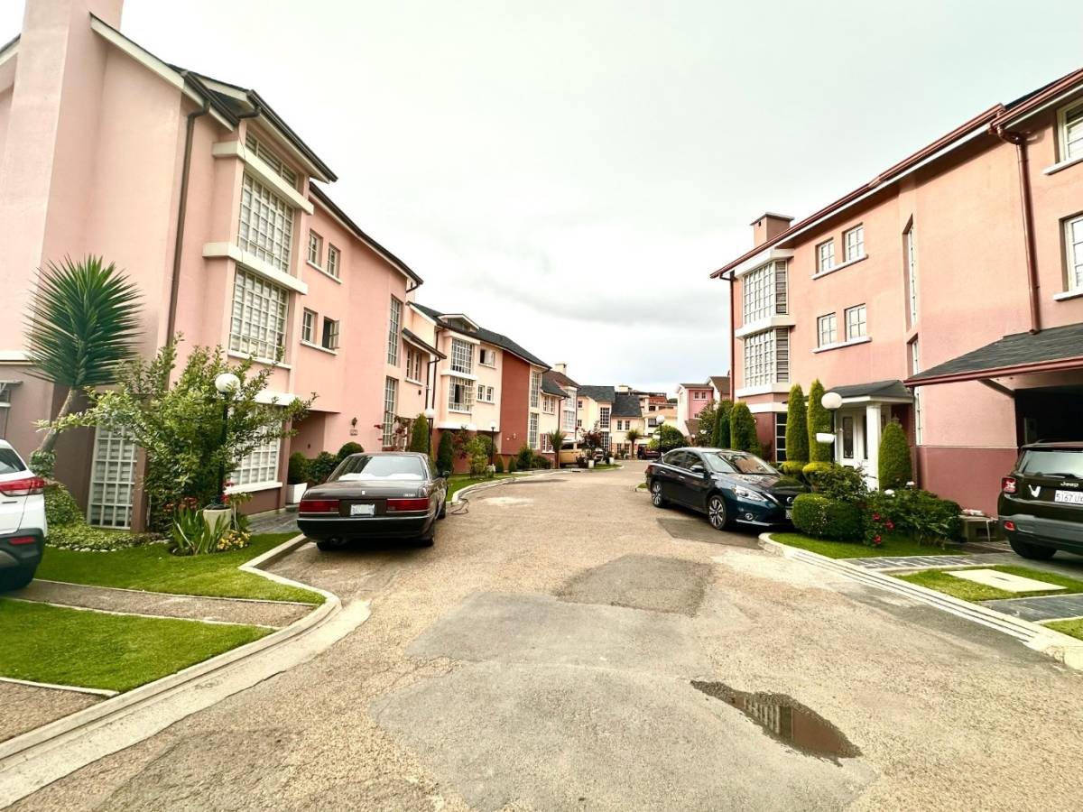 Casa en VentaCALLE 21 DE CALACOTO Y AV. COSTANERA CONDOMINIO CERRO GEMELO II Foto 3